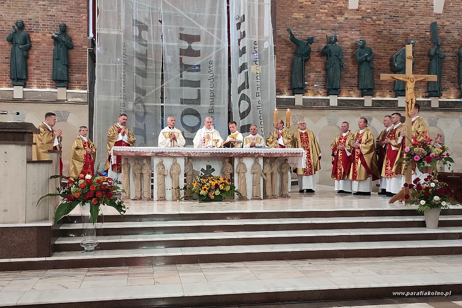 22 Eucharystia inauguracyjna.jpg